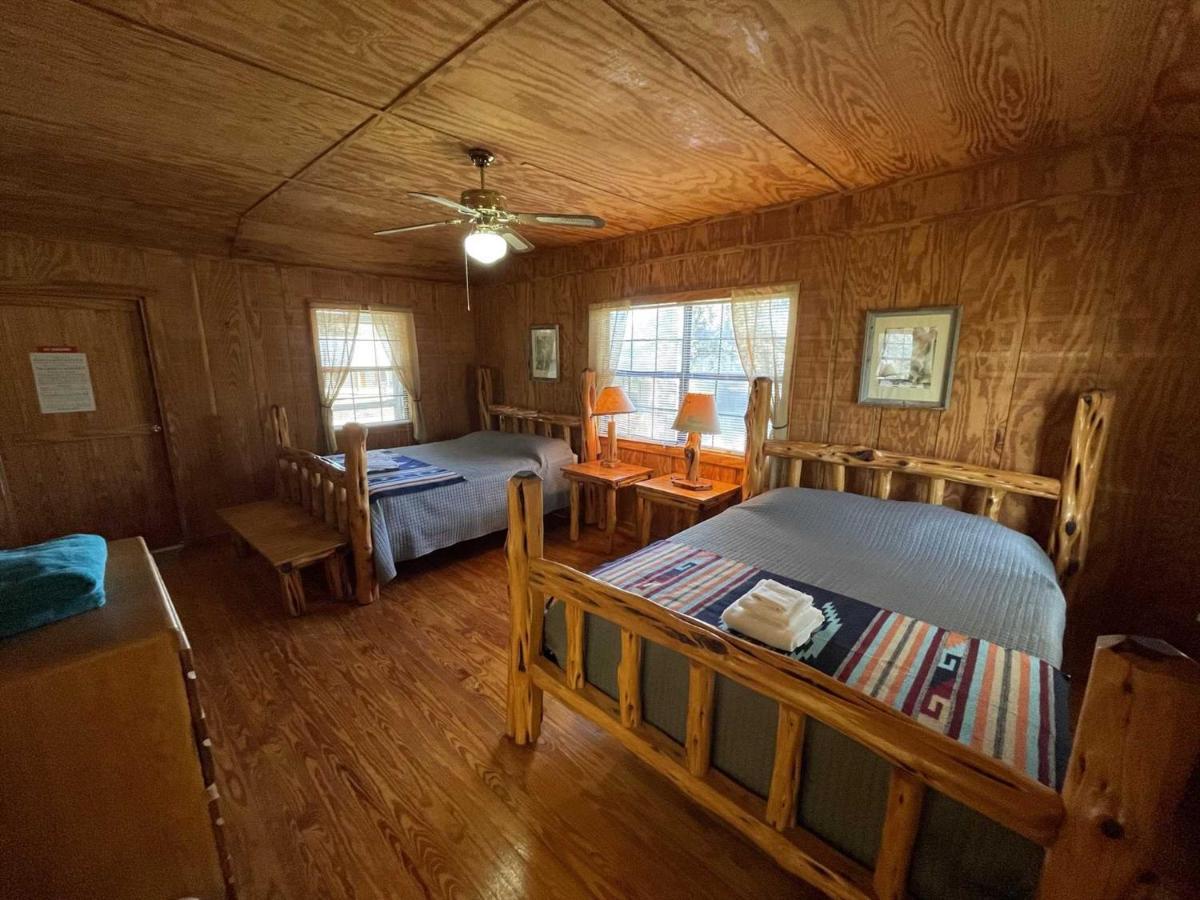 West 1077 Guest Ranch - Retreat Bed & Breakfast Tarpley Ngoại thất bức ảnh