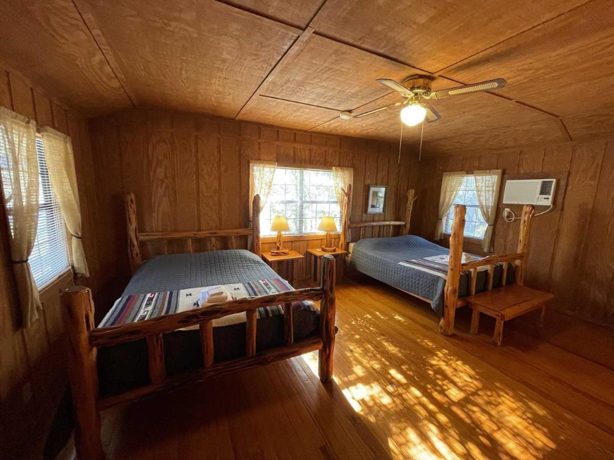 West 1077 Guest Ranch - Retreat Bed & Breakfast Tarpley Ngoại thất bức ảnh