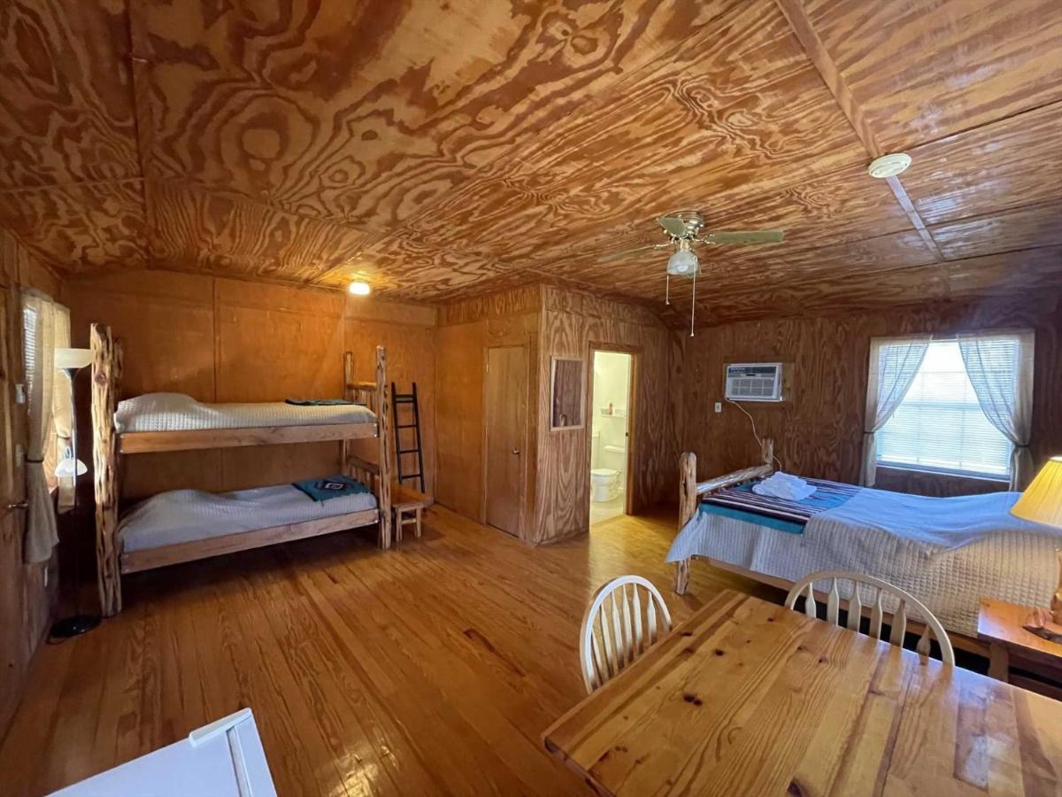 West 1077 Guest Ranch - Retreat Bed & Breakfast Tarpley Ngoại thất bức ảnh